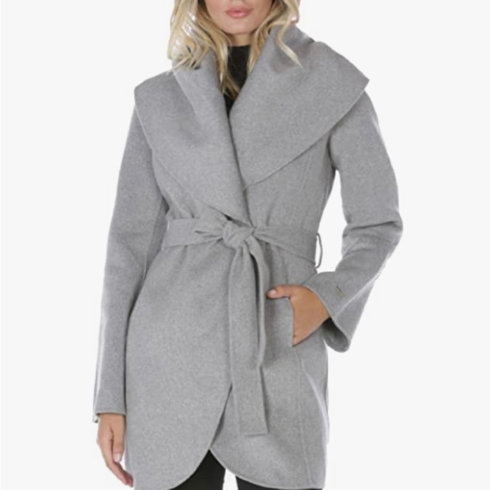 Tahari wool belted wrap coat with oversized collar in Heather gray, size large.